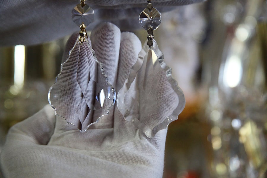 difference between real crystal chandeliers